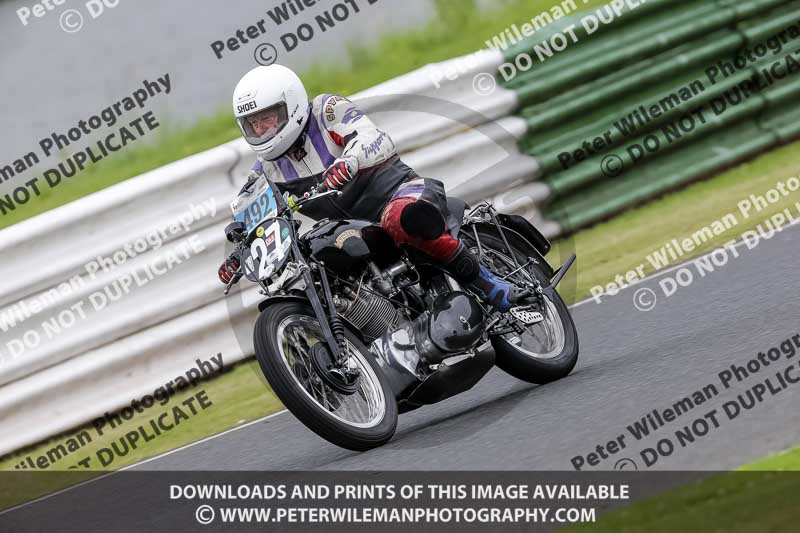 Vintage motorcycle club;eventdigitalimages;mallory park;mallory park trackday photographs;no limits trackdays;peter wileman photography;trackday digital images;trackday photos;vmcc festival 1000 bikes photographs